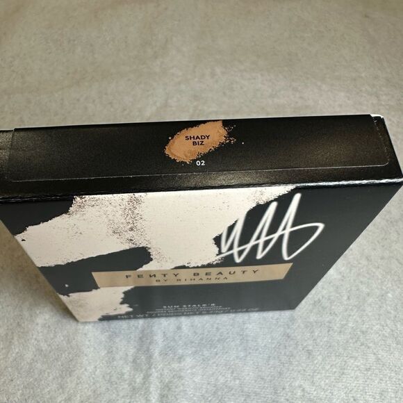 Fenty Beauty by Rihanna Sun Stalk'r Instant Warmth Bronzer Color: Shady Biz - li - Picture 2 of 5